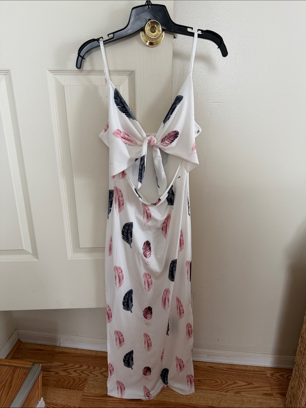 White Feather-Print Tie-Front Maxi Dress - Pink & Navy Size M
